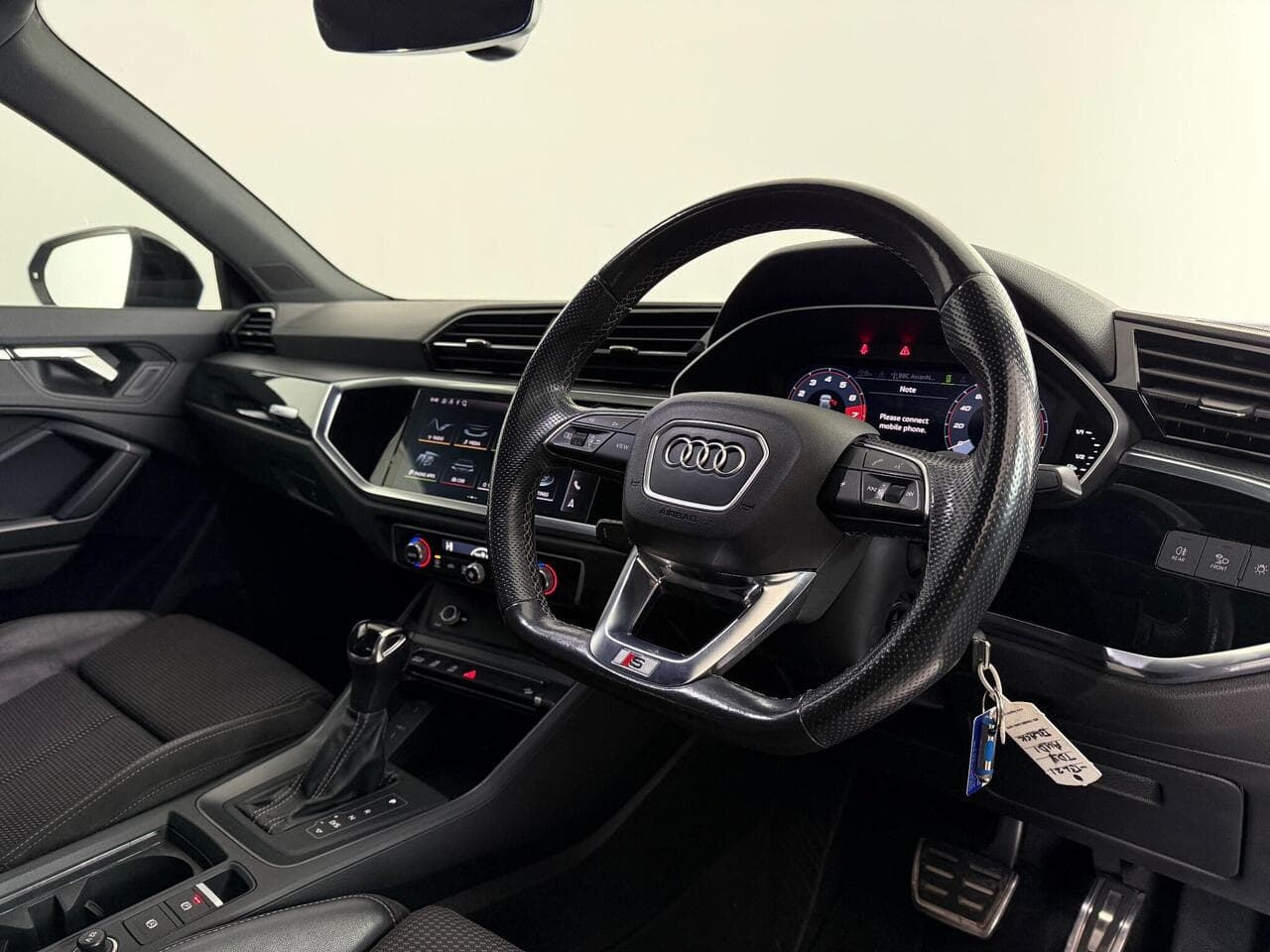 Audi Q3 thumbnail Interior Front