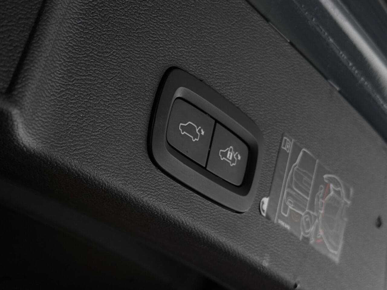 Volvo XC40 thumbnail Misc Controls