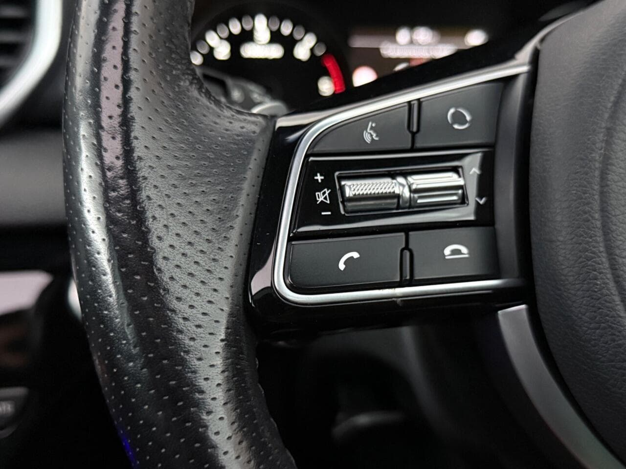 Kia Sportage thumbnail Misc Controls