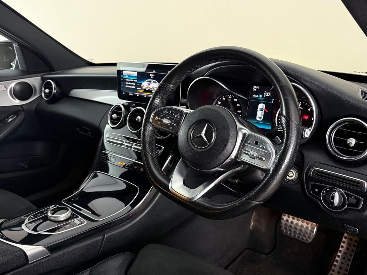 Mercedes-Benz C Class thumbnail Interior Front