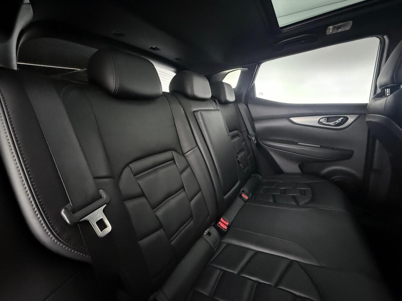 Nissan Qashqai thumbnail Seats Rear