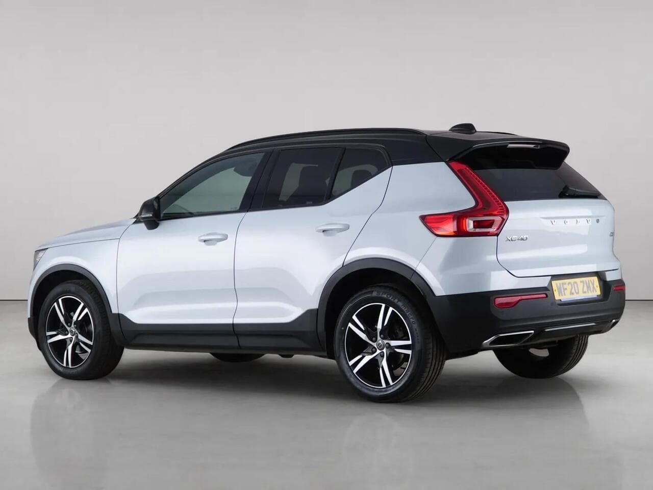 Volvo XC40 thumbnail Rear Left