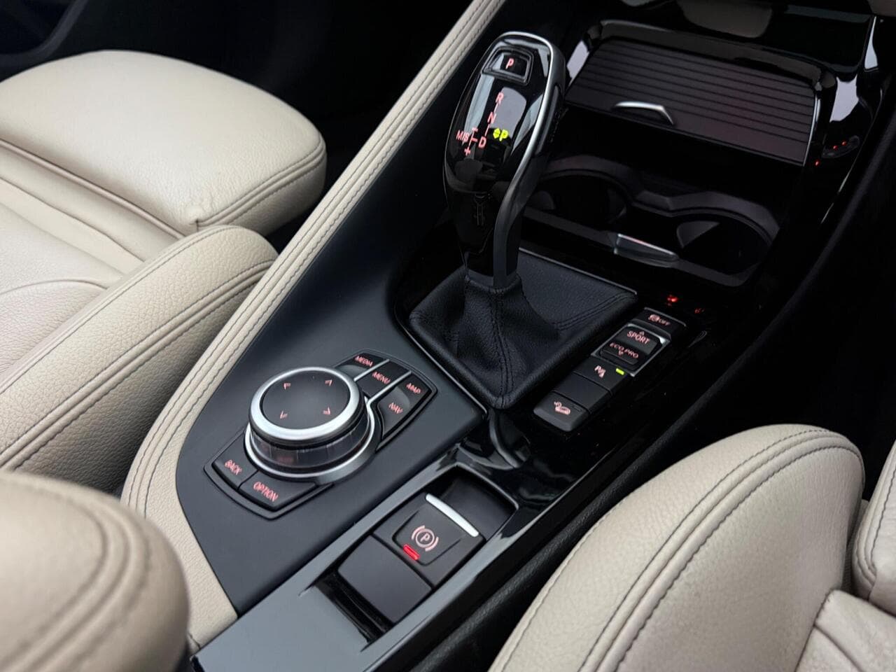 BMW X1 thumbnail Interior Front