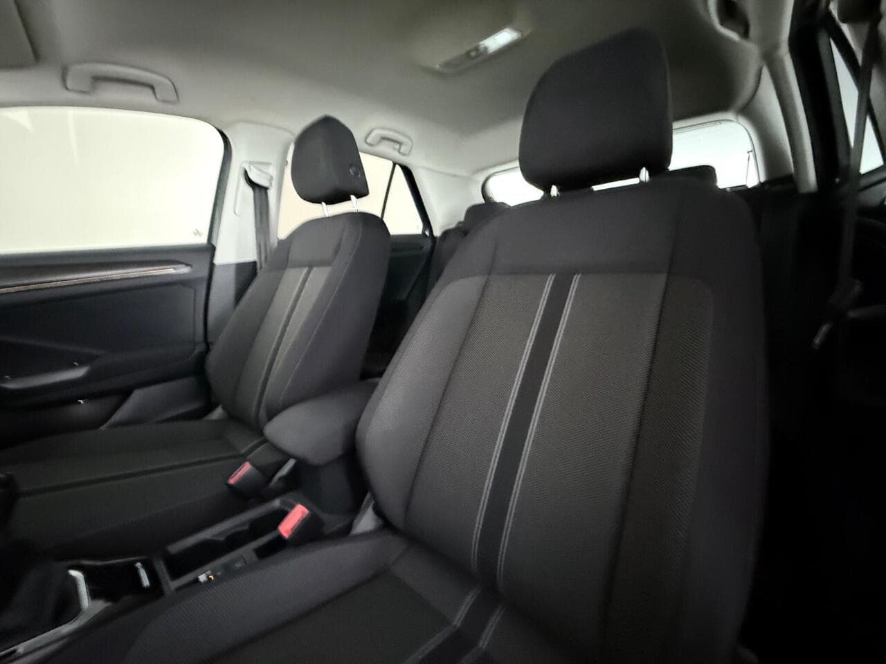 Volkswagen T-Roc thumbnail Seat Front Passenger
