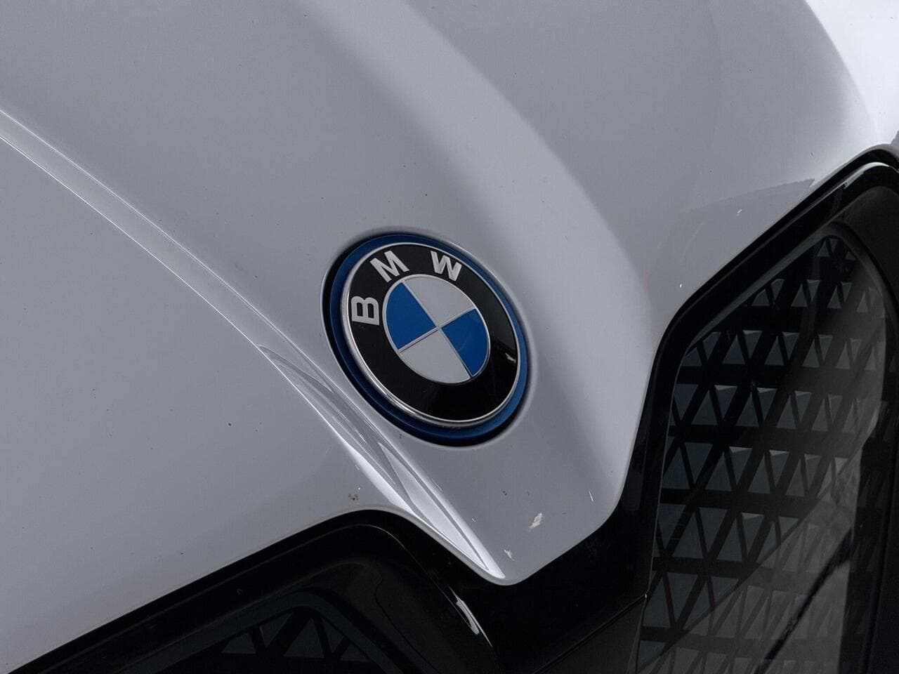 BMW iX thumbnail Badge Exterior
