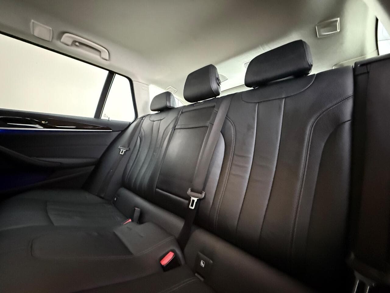 BMW 5 Series thumbnail Seats Rear