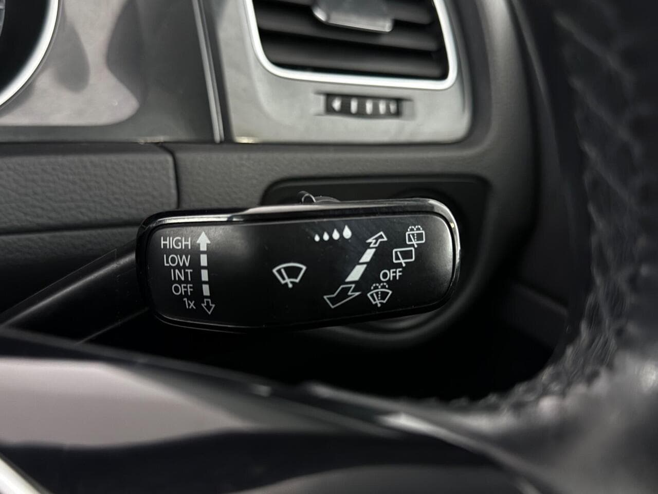 Volkswagen Golf thumbnail Misc Controls