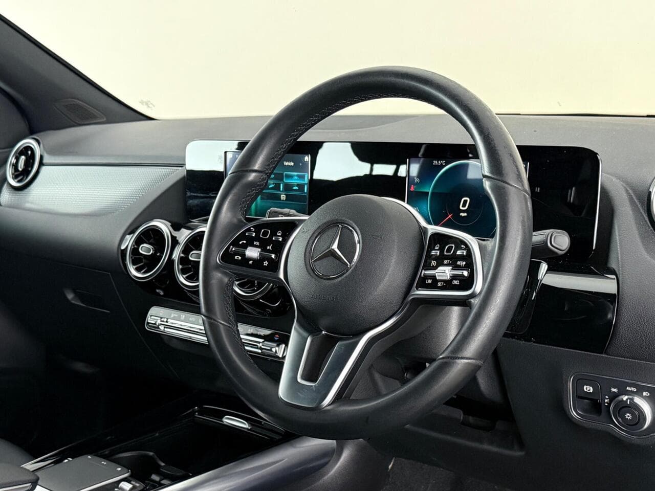 Mercedes-Benz GLA thumbnail Steering Wheel