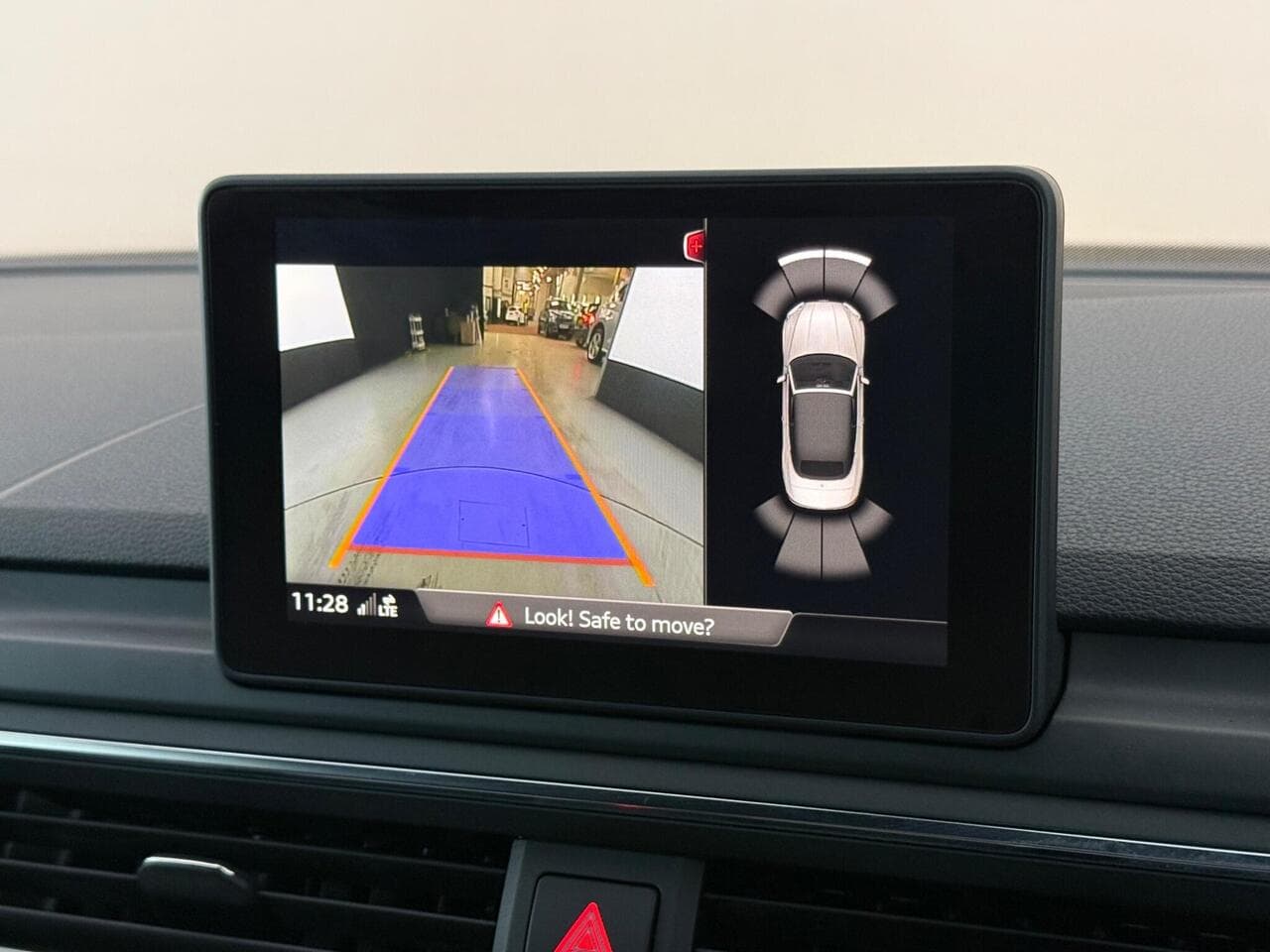Audi A5 Cabriolet thumbnail Infotainment System