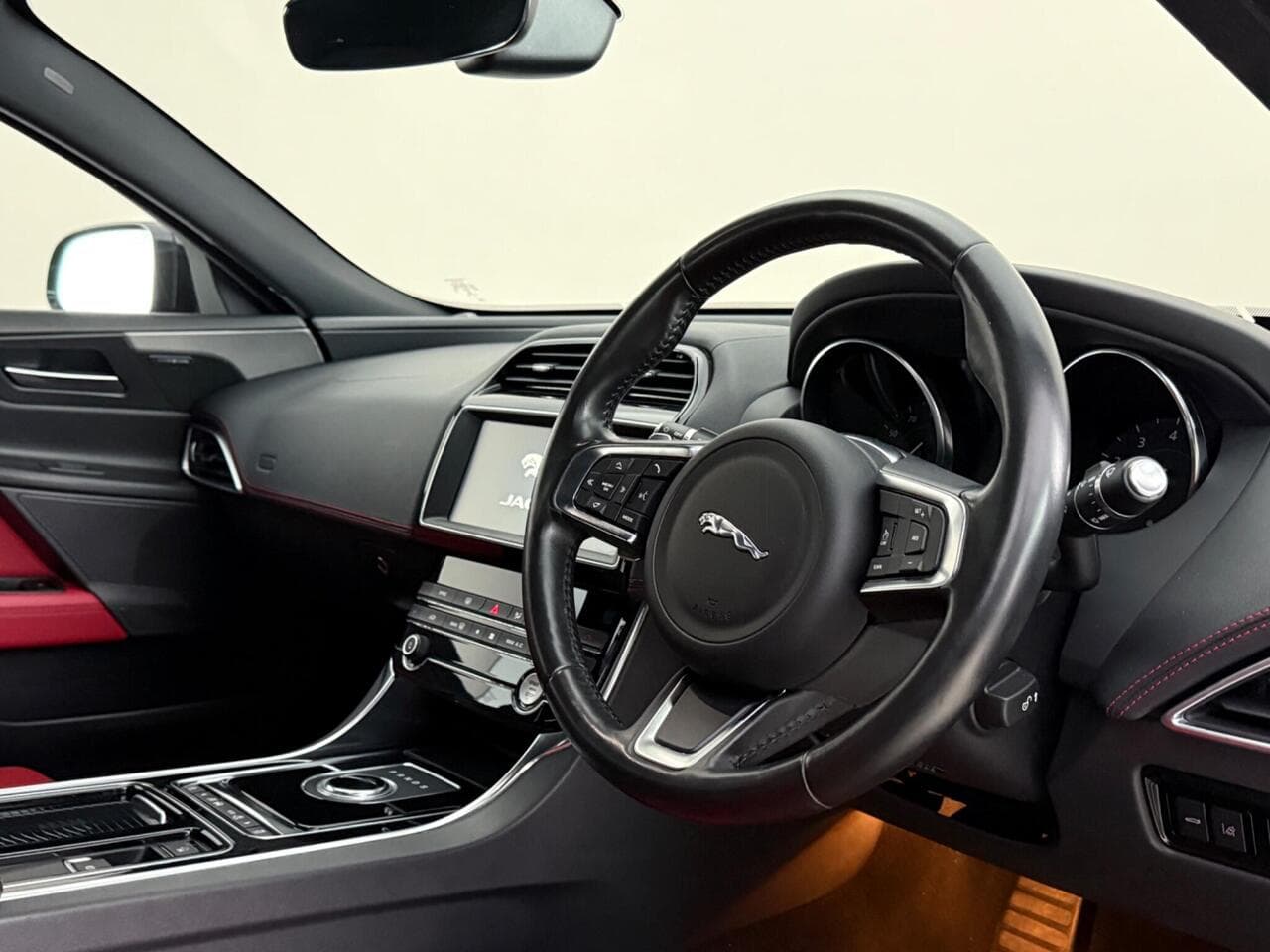 Jaguar XE thumbnail Interior Front