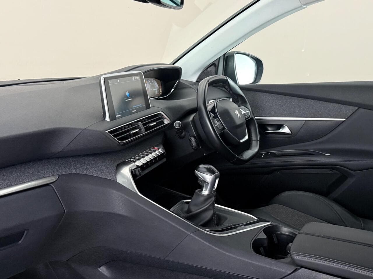 Peugeot 5008 thumbnail Interior Front