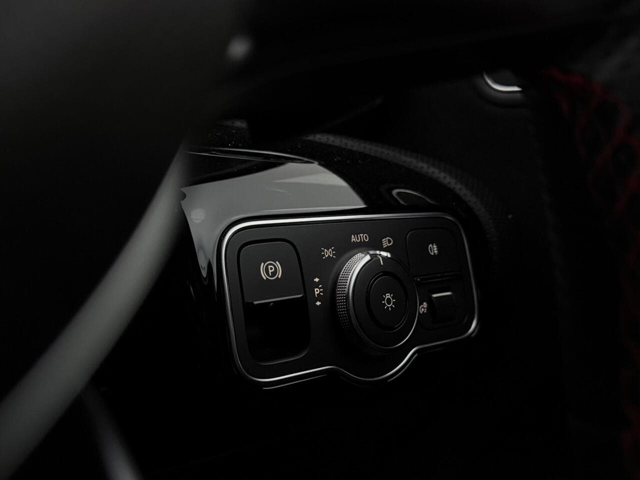 Mercedes-Benz A Class thumbnail Misc Controls