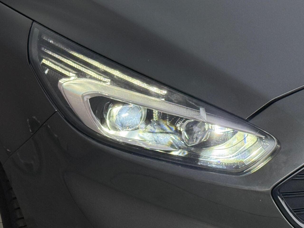 Ford S-Max thumbnail Lights Front