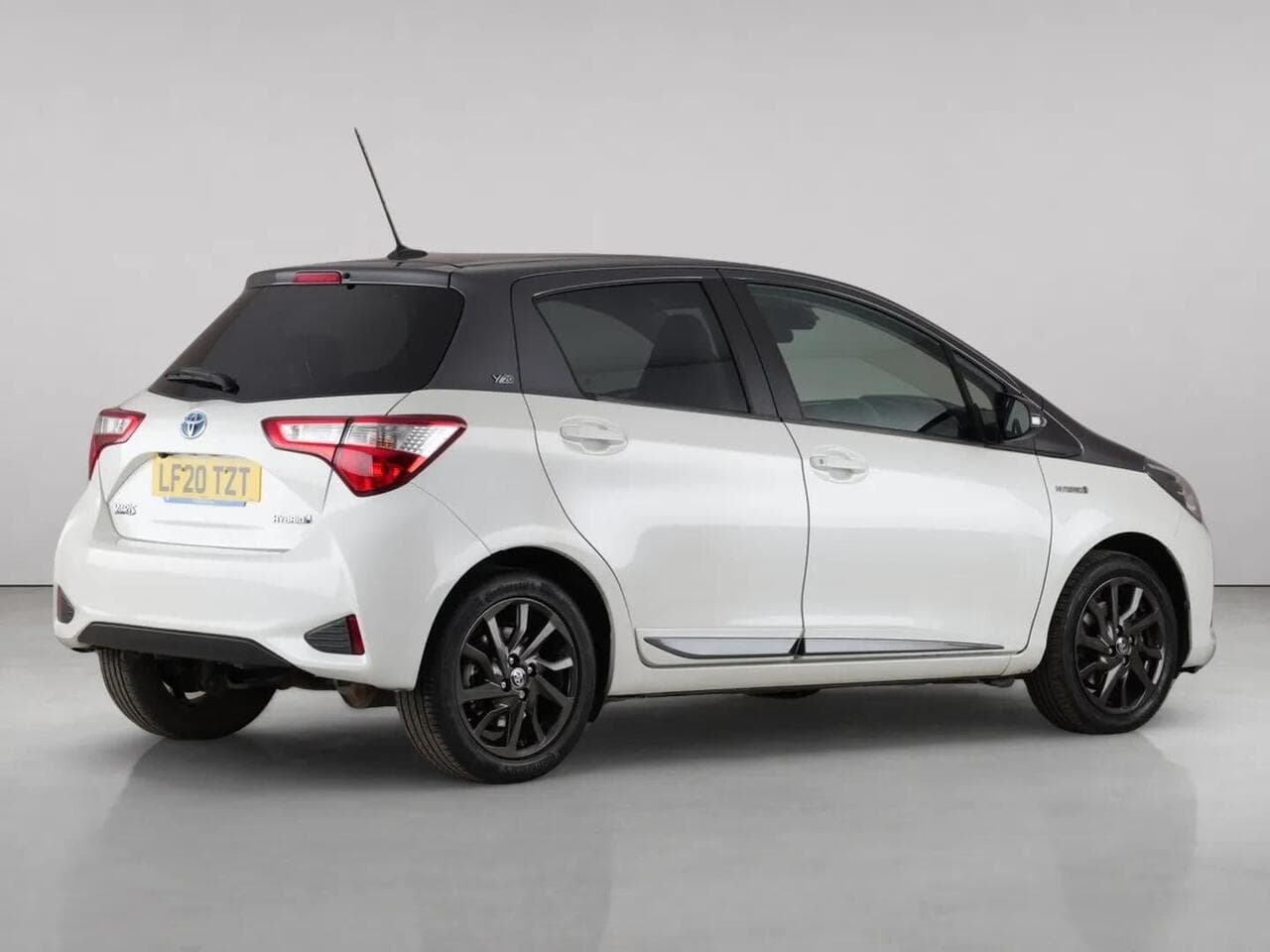 Toyota Yaris thumbnail Rear Right