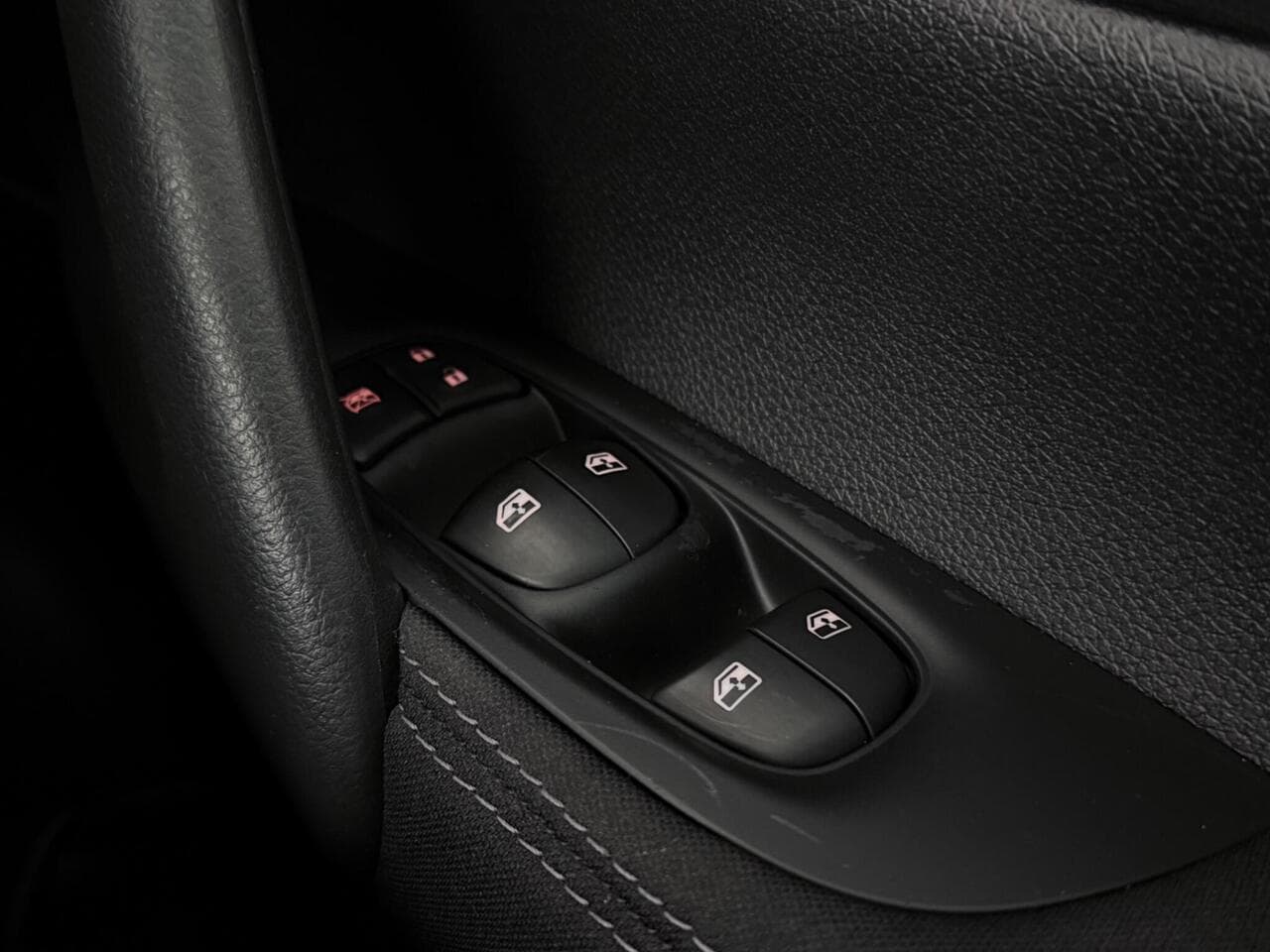 Nissan Qashqai thumbnail Misc Controls