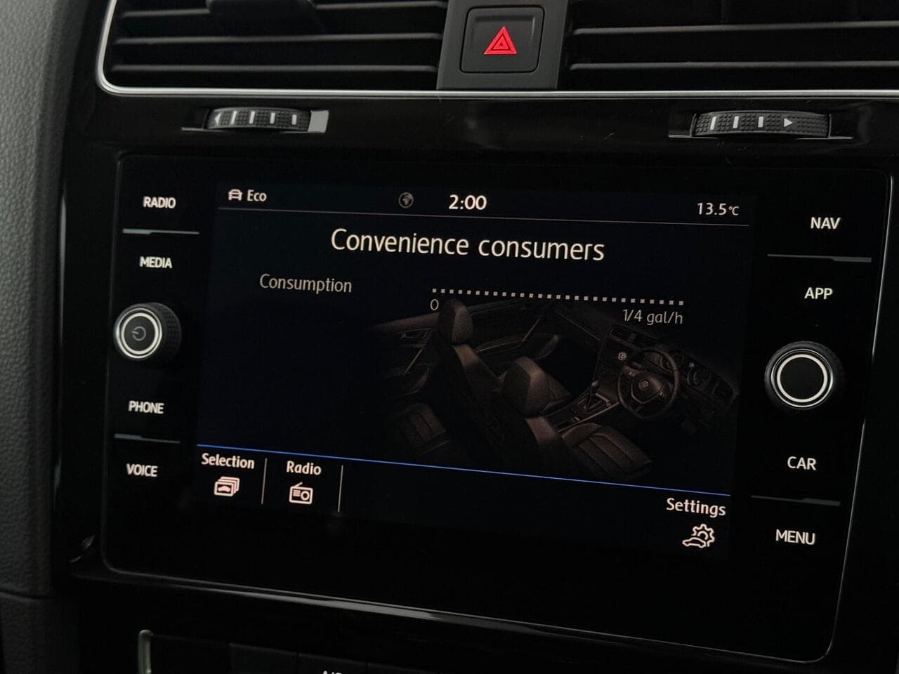 Volkswagen Golf thumbnail Infotainment System