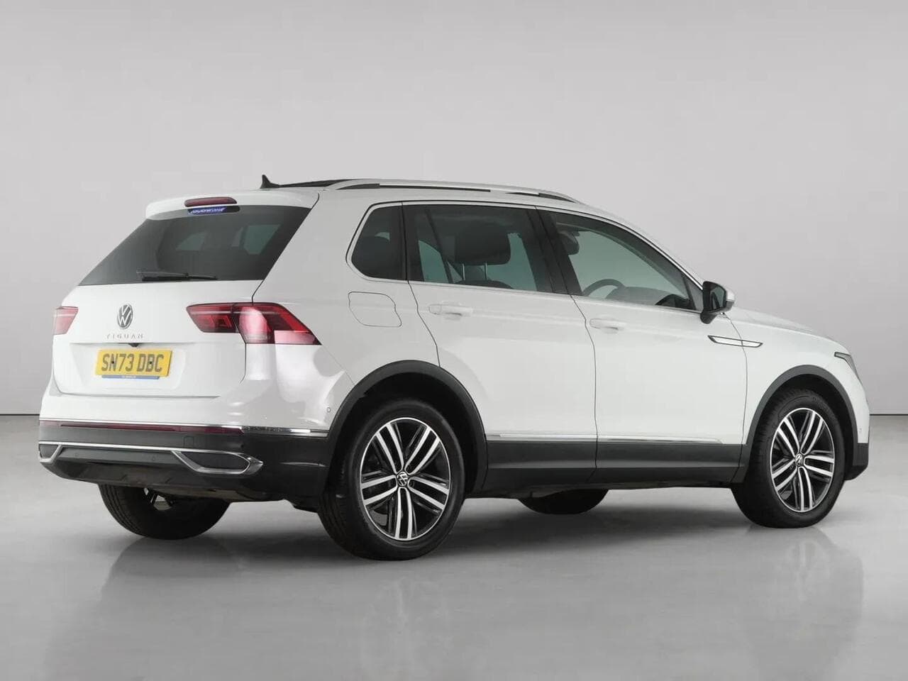 Volkswagen Tiguan thumbnail Rear Right