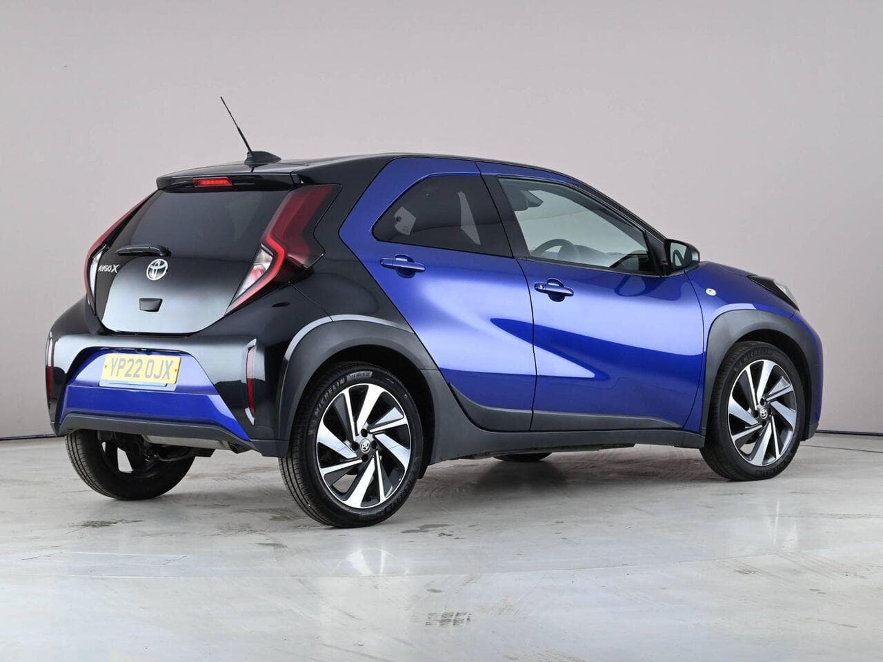 Toyota Aygo X thumbnail Front Right