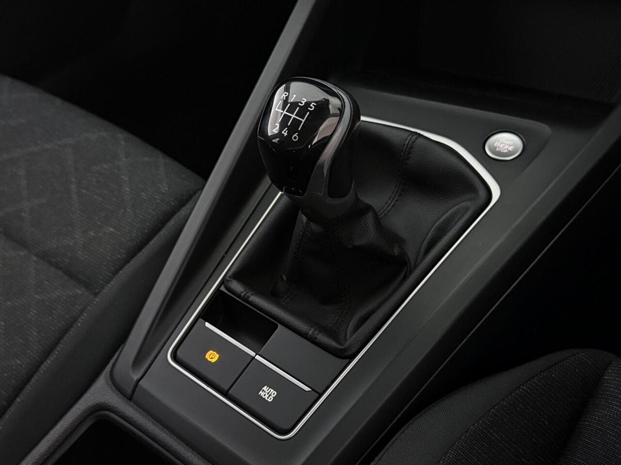 Volkswagen Golf thumbnail Interior Front