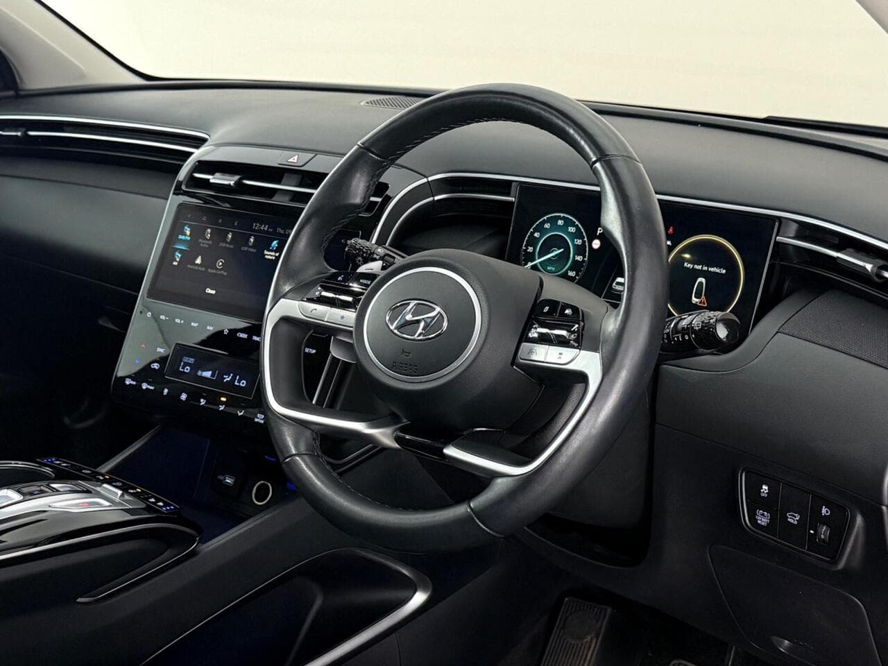Hyundai TUCSON thumbnail Steering Wheel