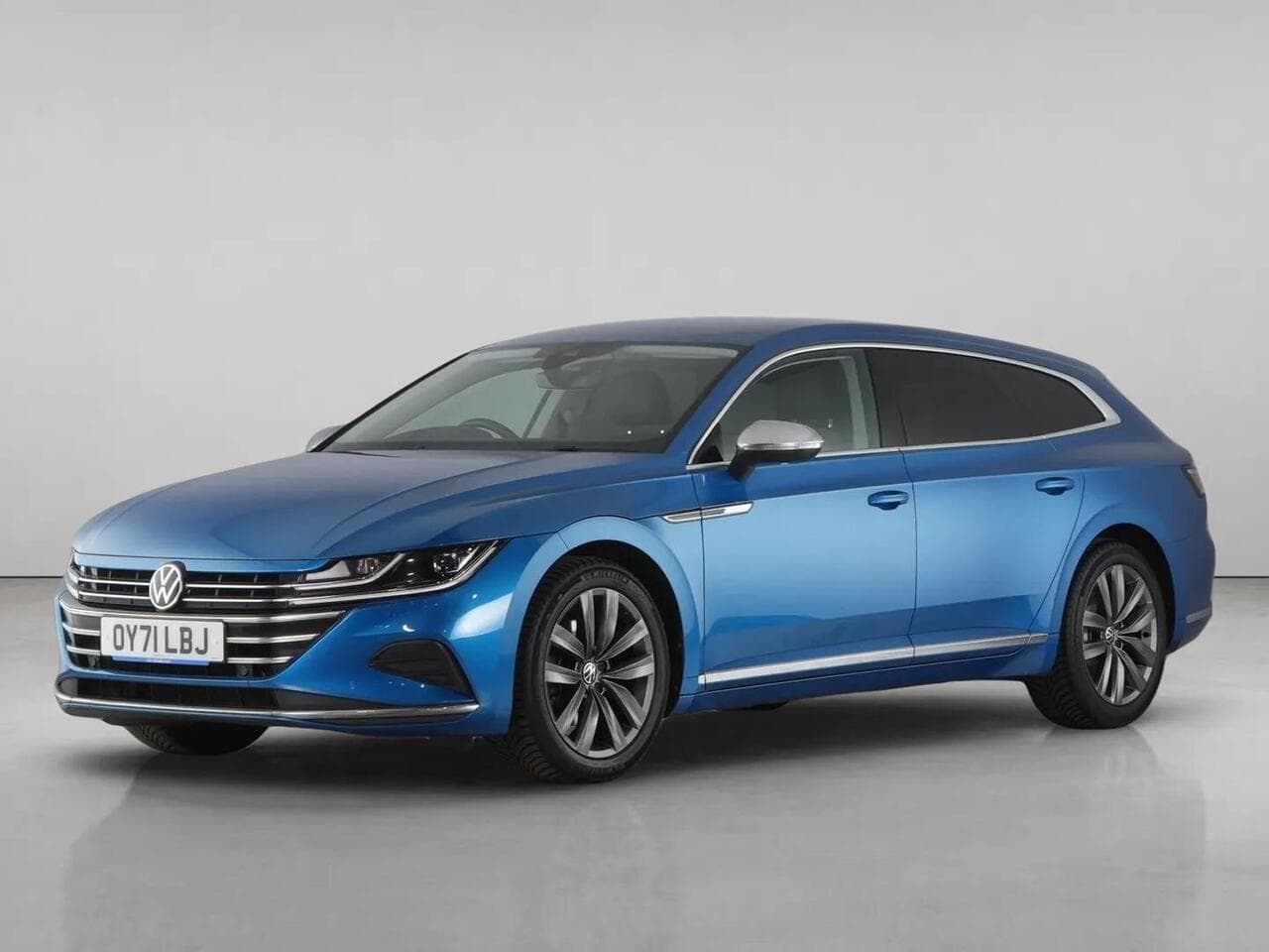 Volkswagen Arteon thumbnail Front Left
