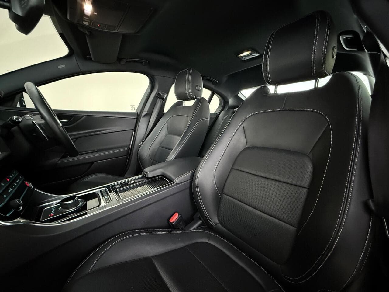 Jaguar XE thumbnail Seat Front Passenger