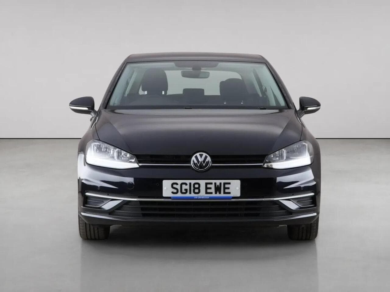 Volkswagen Golf thumbnail Front