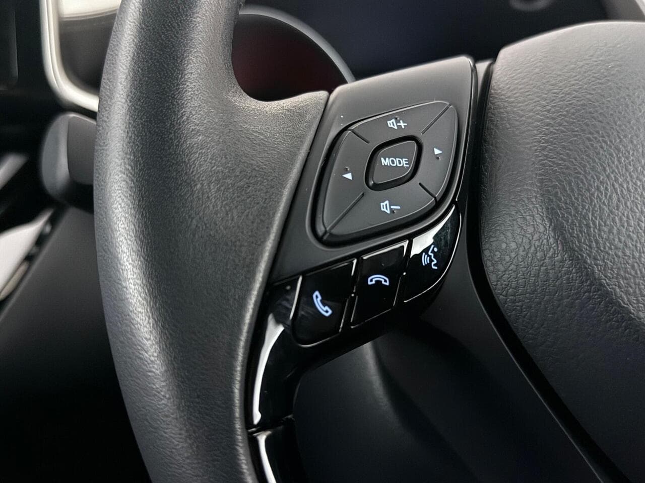 Toyota C-HR thumbnail Misc Controls