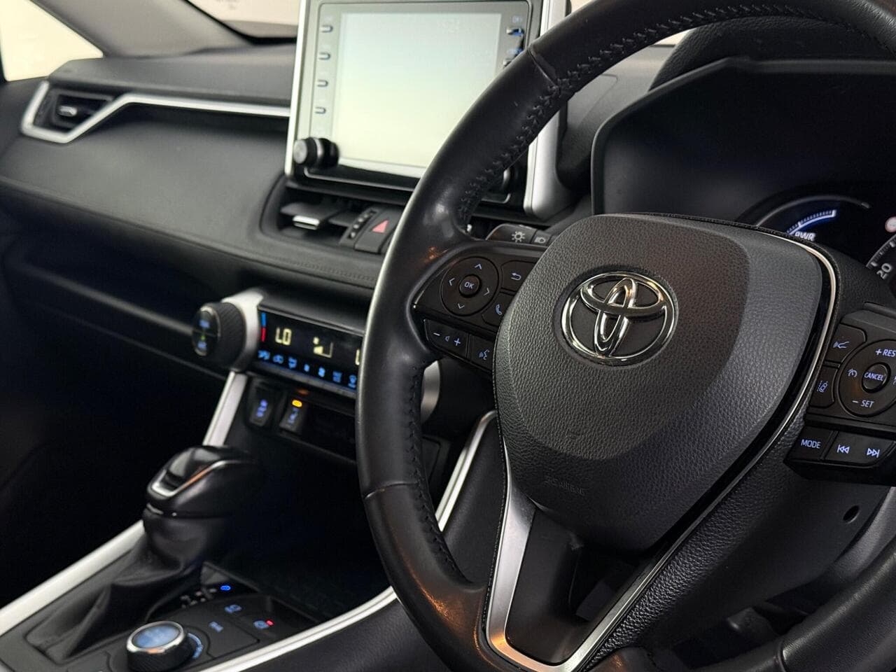 Toyota RAV4 thumbnail Steering Wheel