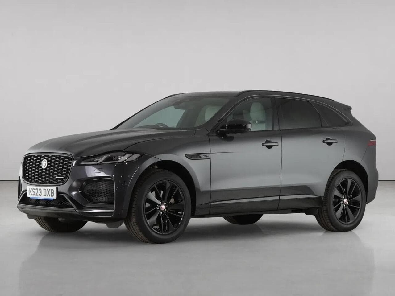 Jaguar F-PACE thumbnail Front Left