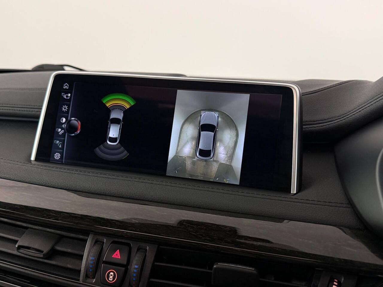 BMW X6 thumbnail Infotainment System