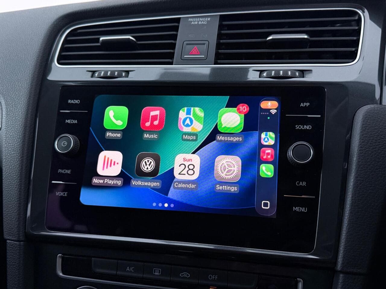Volkswagen Golf thumbnail Infotainment System
