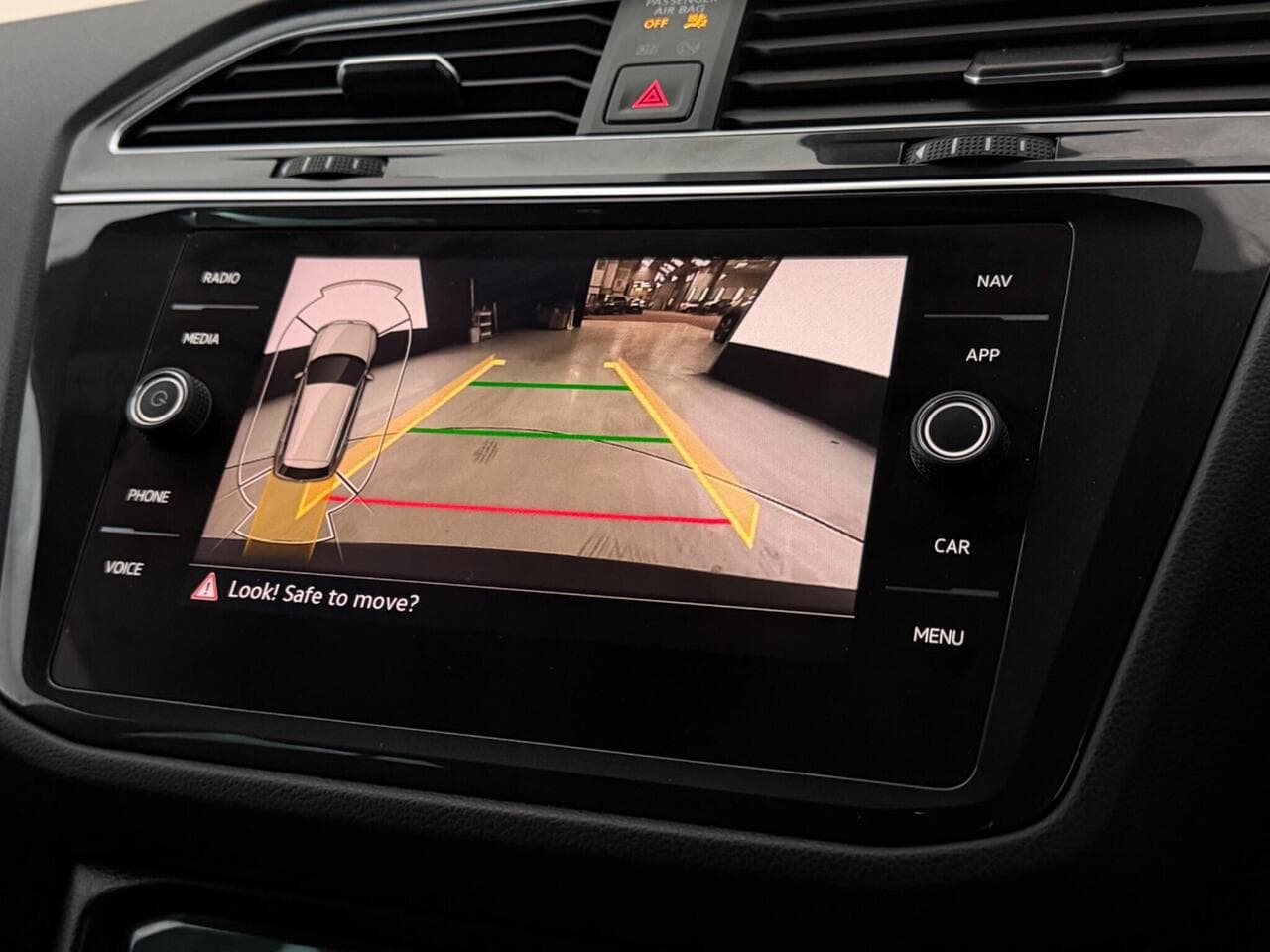 Volkswagen Tiguan thumbnail Infotainment System
