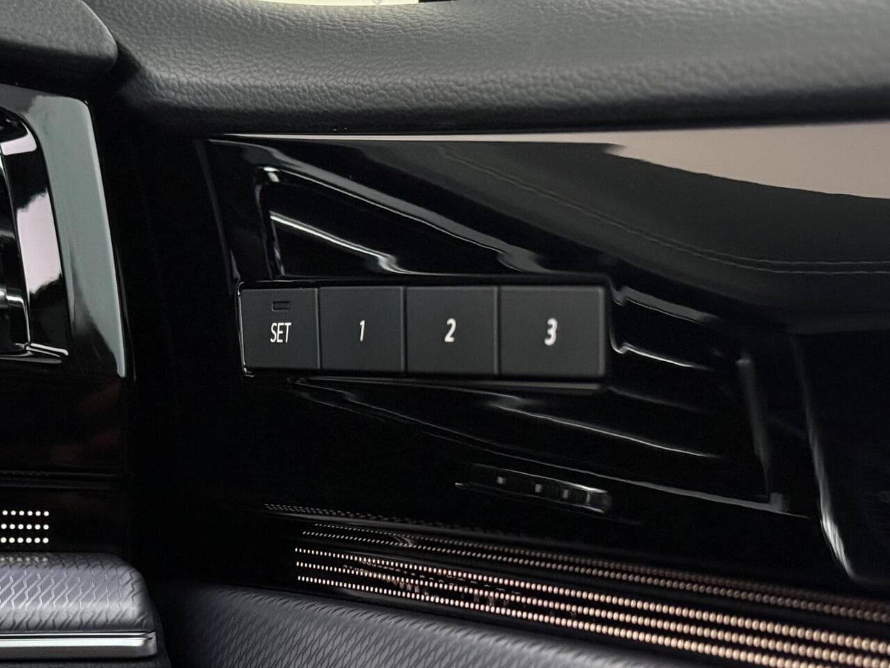 Volkswagen Touareg thumbnail Misc Controls
