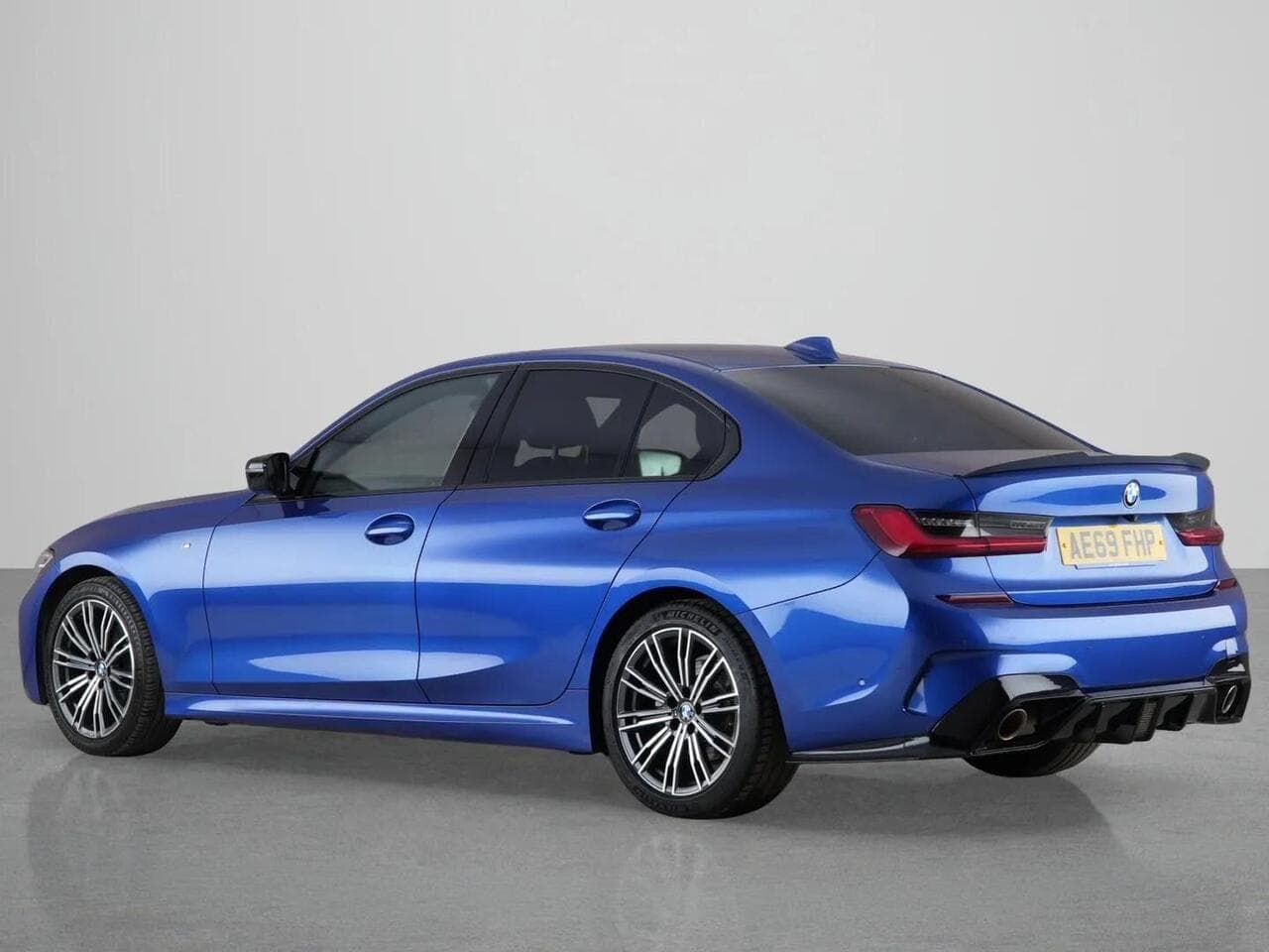 BMW 3 Series thumbnail Rear Left