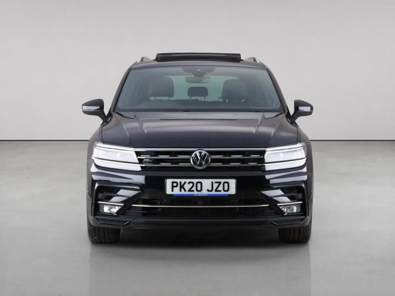 Volkswagen Tiguan thumbnail Front