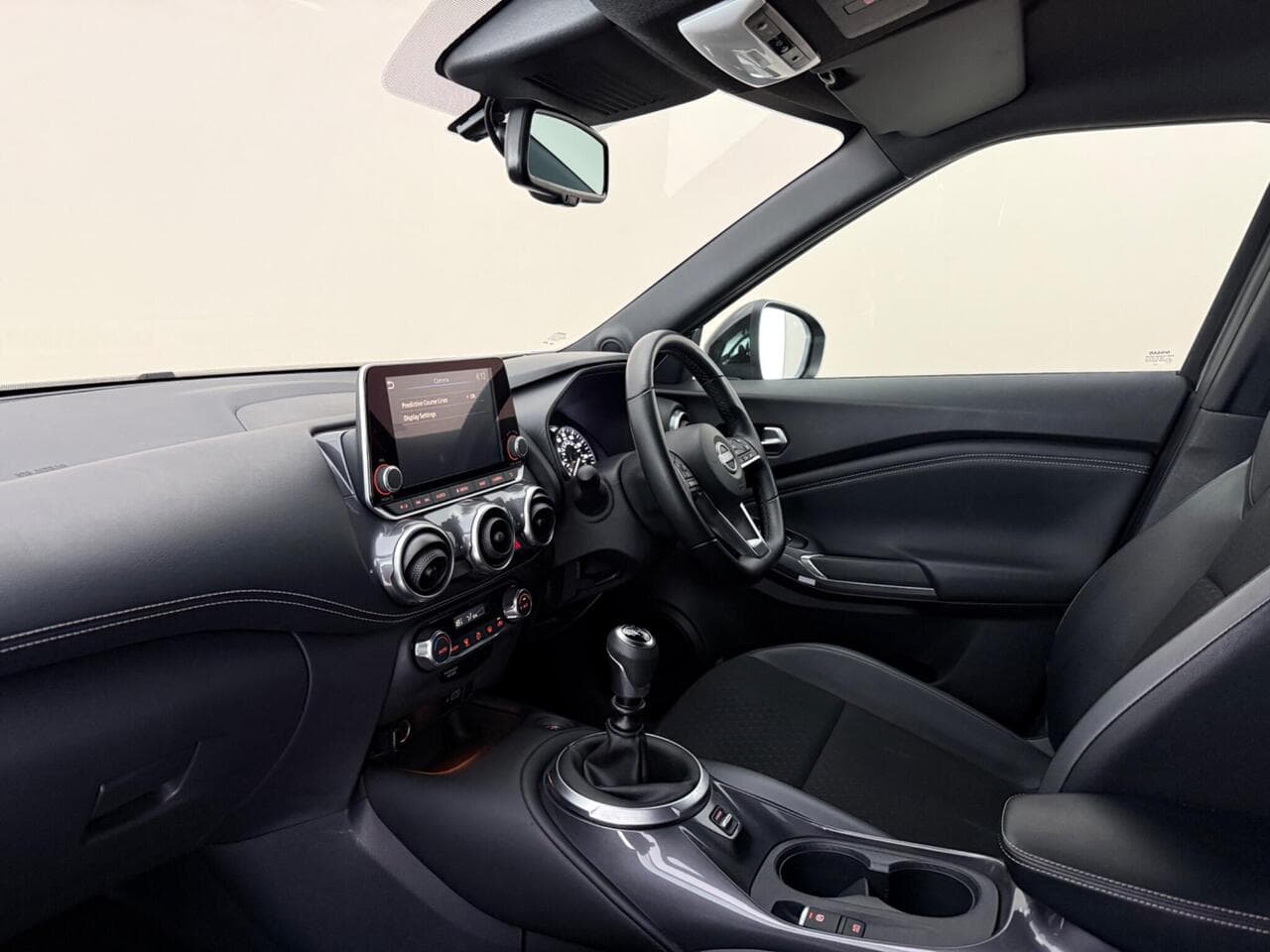 Nissan Juke thumbnail Interior Front