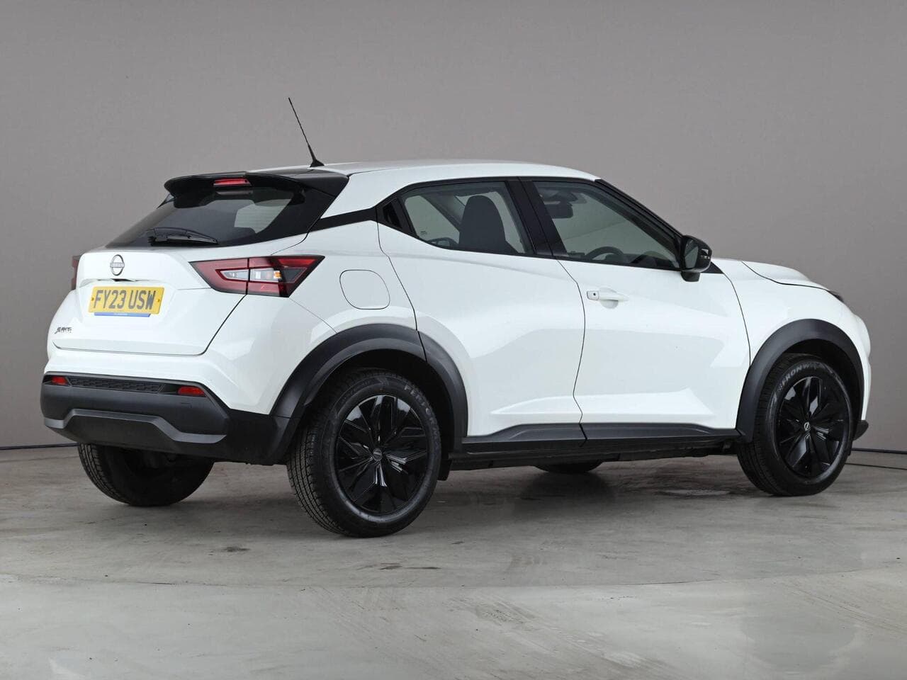 Nissan Juke thumbnail Rear Right
