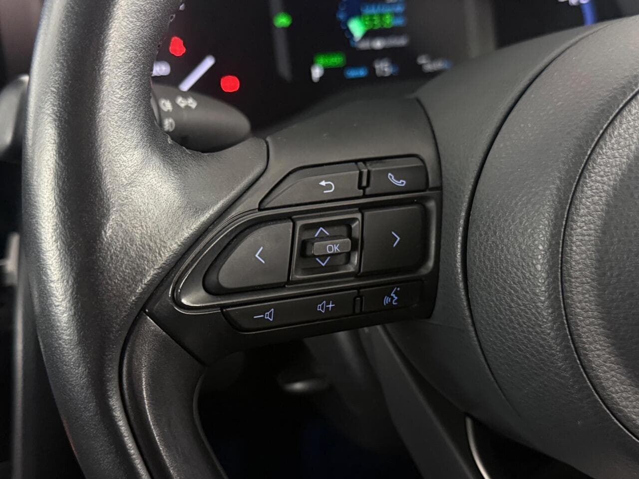 Toyota Yaris Cross thumbnail Misc Controls