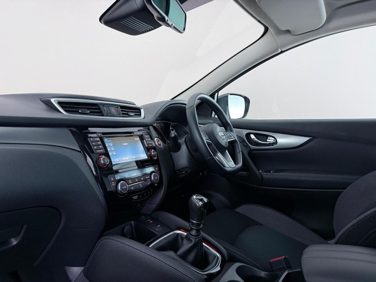 Nissan Qashqai thumbnail Interior Front