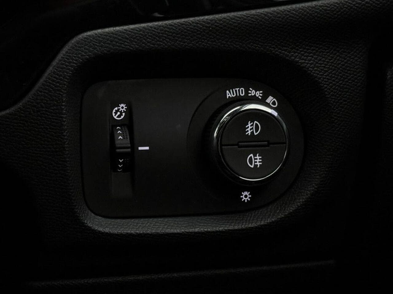 Vauxhall Corsa thumbnail Misc Controls