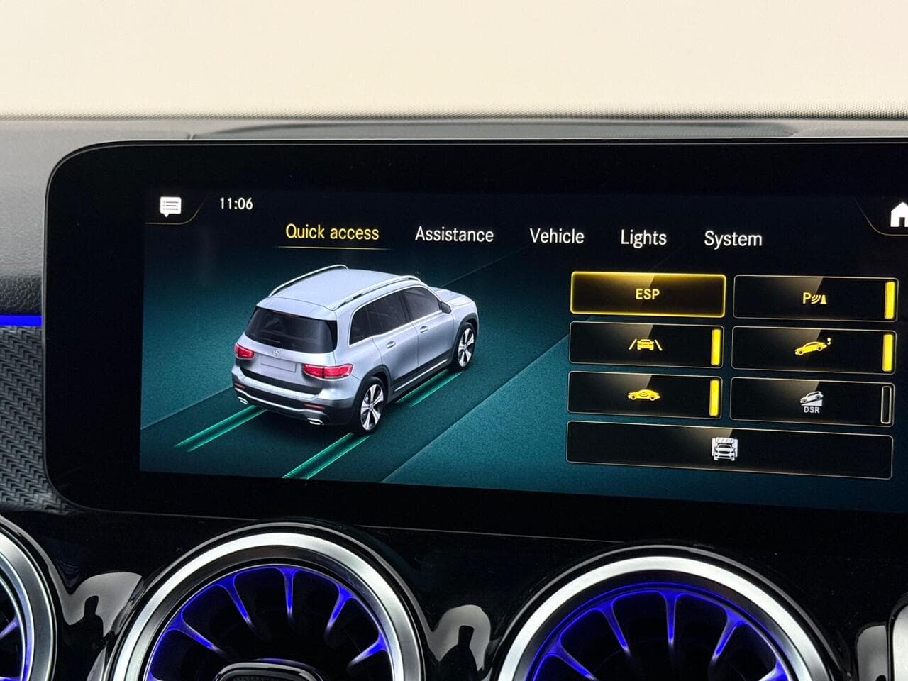 Mercedes-Benz GLB thumbnail Infotainment System