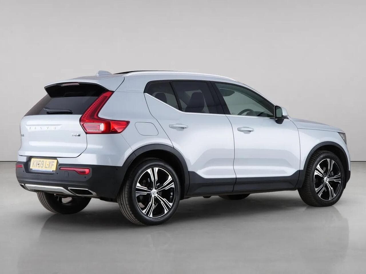 Volvo XC40 thumbnail Rear Right