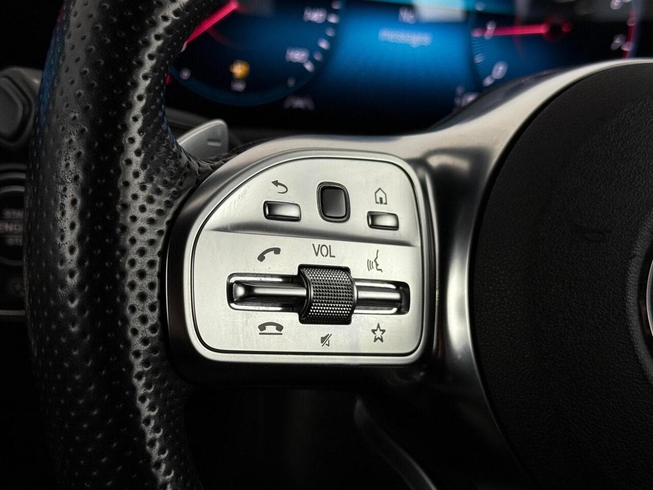 Mercedes-Benz CLA thumbnail Misc Controls