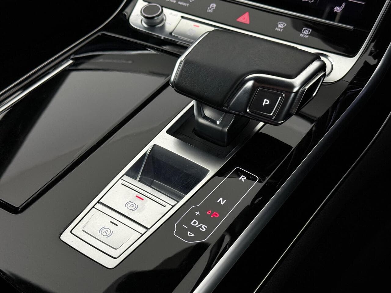 Audi A8 thumbnail Interior Front