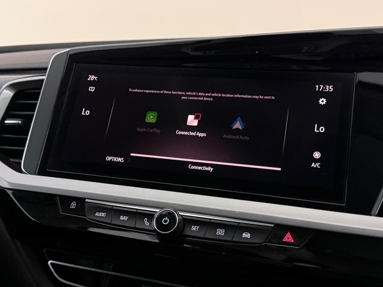 Vauxhall Grandland thumbnail Infotainment System