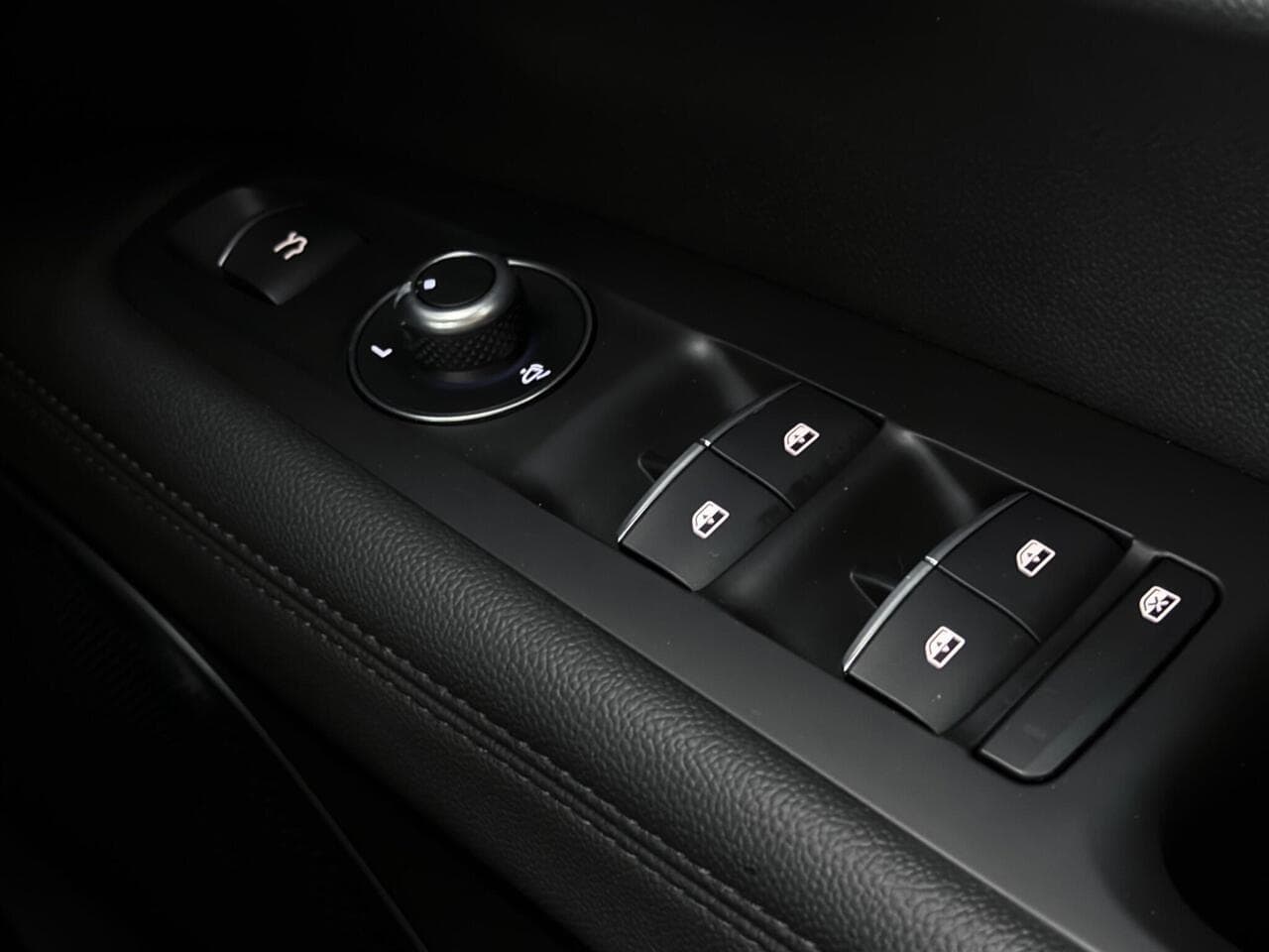 Alfa Romeo Stelvio thumbnail Misc Controls