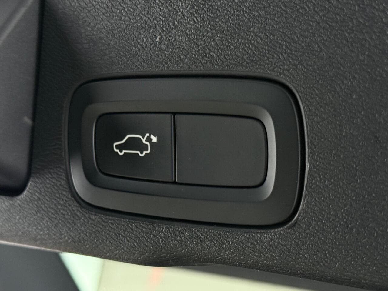 Volvo XC60 thumbnail Misc Controls
