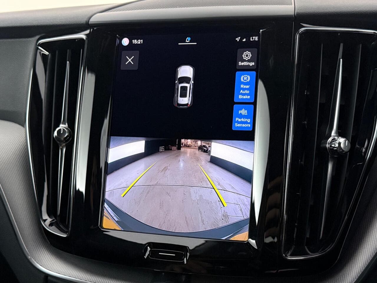 Volvo XC60 thumbnail Infotainment System