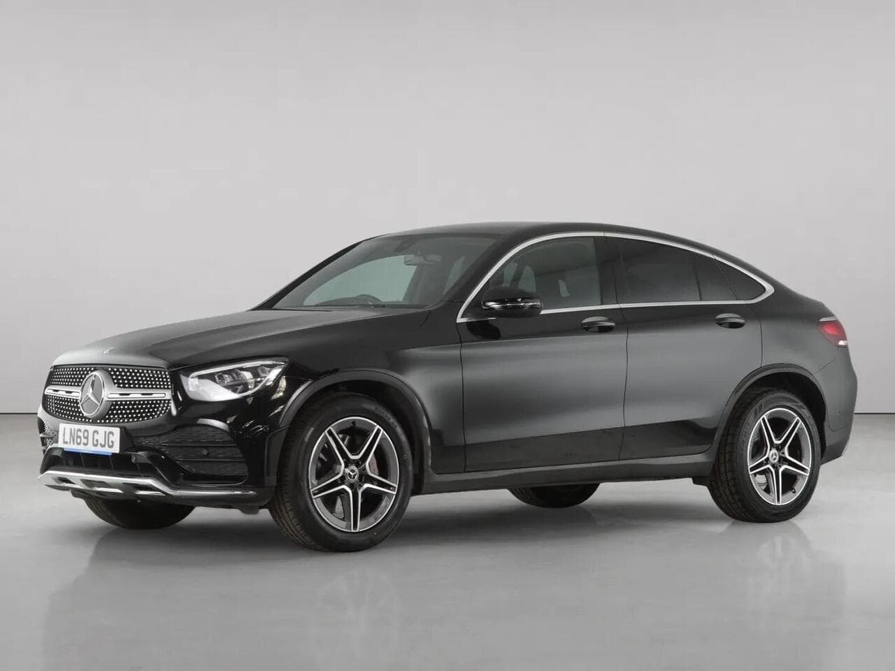 Mercedes-Benz GLC thumbnail Front Left
